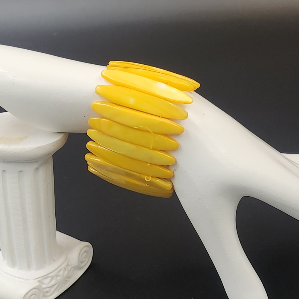 Yellow Shell Bracelet - Picture 3 of 4